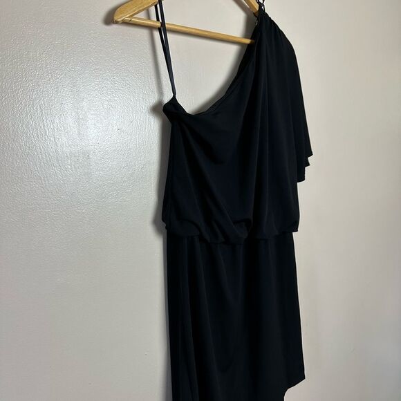 CLEARANCE! Black WHBM One-Shoulder LBD Size 8 EUC - Picture 4 of 6
